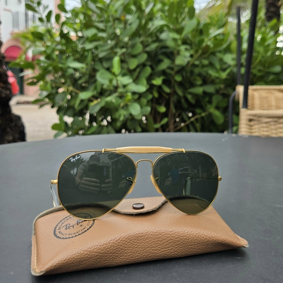 Ray-Ban Gold Aviator Sunglasses